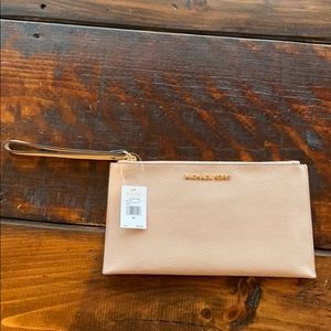 Michael kors wristlet
